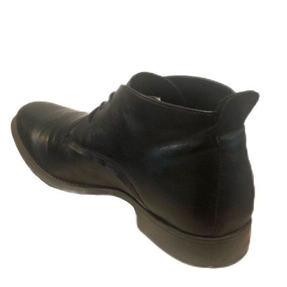 Kenneth Cole chukka boots EUC main image 9